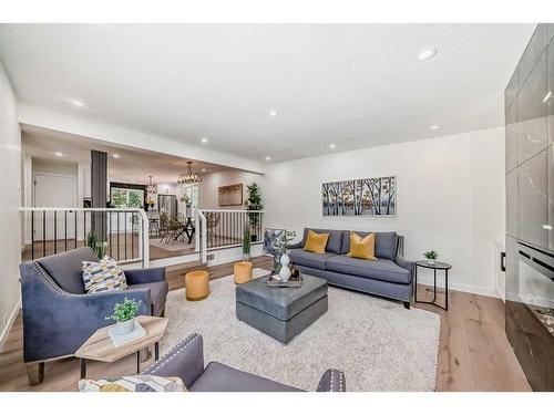 128 Cantrell Place Sw, Calgary, AB - Indoor Photo Showing Living Room