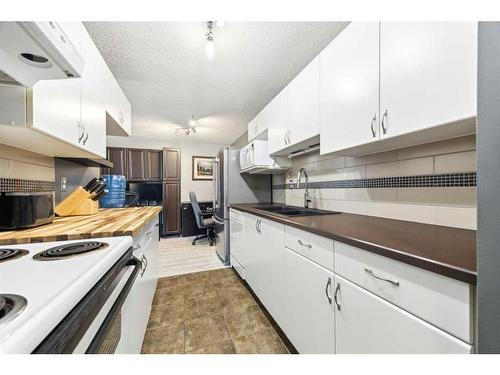 10B-80 Galbraith Drive Sw, Calgary, AB - Indoor Photo Showing Kitchen