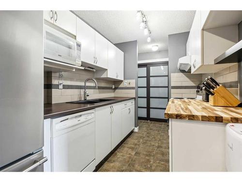 10B-80 Galbraith Drive Sw, Calgary, AB - Indoor Photo Showing Kitchen