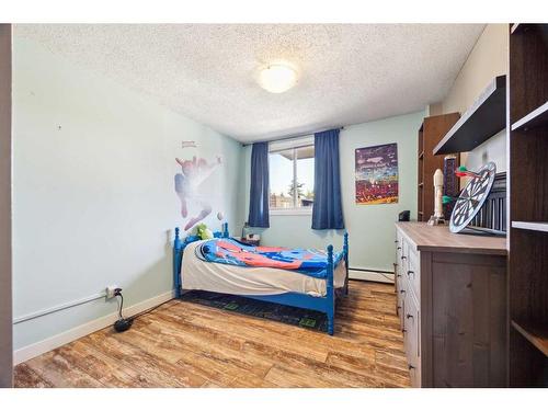 10B-80 Galbraith Drive Sw, Calgary, AB - Indoor Photo Showing Bedroom