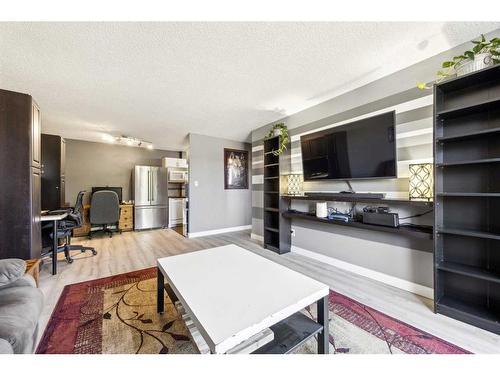 10B-80 Galbraith Drive Sw, Calgary, AB - Indoor Photo Showing Living Room