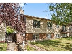 8424 Berwick Road NW Calgary, AB T3K 1E5