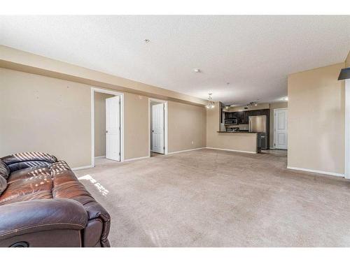 210-7130 80 Avenue Ne, Calgary, AB - Indoor