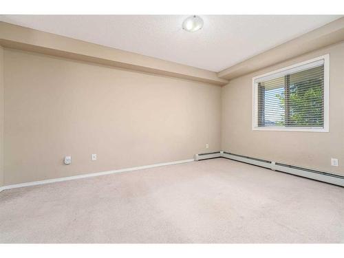 210-7130 80 Avenue Ne, Calgary, AB - Indoor Photo Showing Other Room