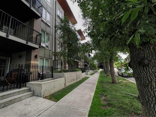 116-823 5 Avenue Nw, Calgary, AB - Outdoor