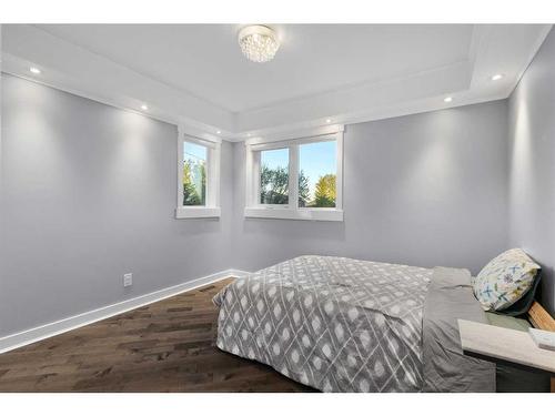 8 Edgevalley Manor Nw, Calgary, AB - Indoor Photo Showing Bedroom