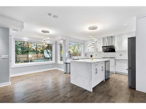 8 Edgevalley Manor Nw, Calgary, AB - Indoor Photo Showing Kitchen