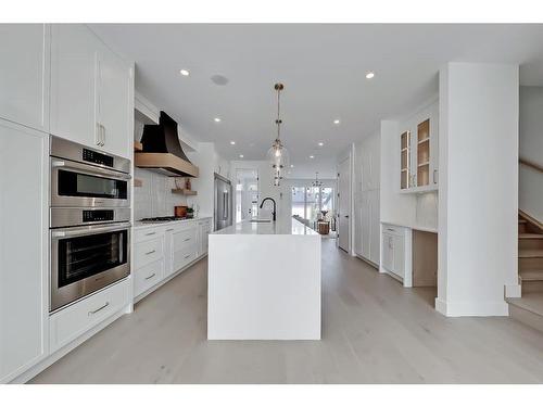 2140 54 Avenue Sw, Calgary, AB - Indoor Photo Showing Kitchen With Upgraded Kitchen