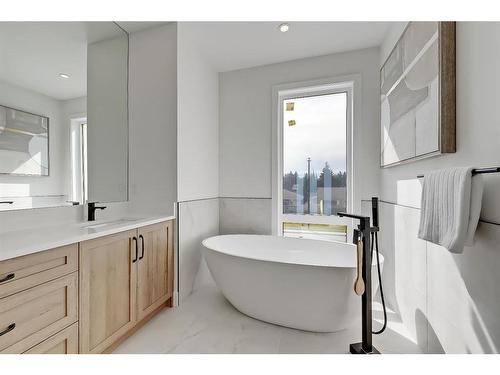 2140 54 Avenue Sw, Calgary, AB - Indoor Photo Showing Bathroom