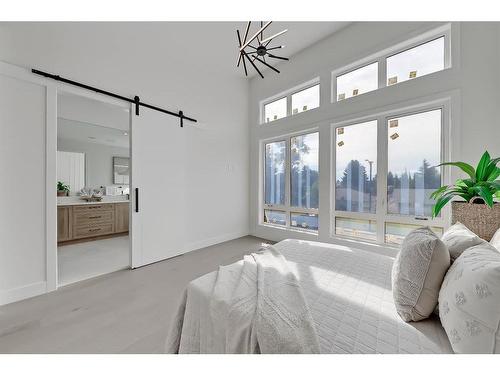 2140 54 Avenue Sw, Calgary, AB - Indoor Photo Showing Bedroom