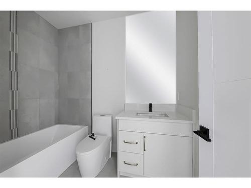 2140 54 Avenue Sw, Calgary, AB - Indoor Photo Showing Bathroom