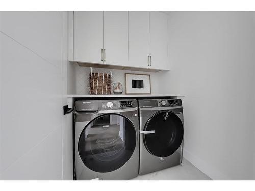 2140 54 Avenue Sw, Calgary, AB - Indoor Photo Showing Laundry Room