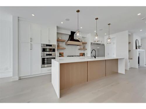 2140 54 Avenue Sw, Calgary, AB - Indoor Photo Showing Kitchen With Upgraded Kitchen