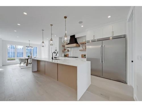 2140 54 Avenue Sw, Calgary, AB - Indoor Photo Showing Kitchen With Upgraded Kitchen