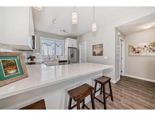 856 Belmont Drive Sw, Calgary, AB - Indoor Photo Showing Kitchen