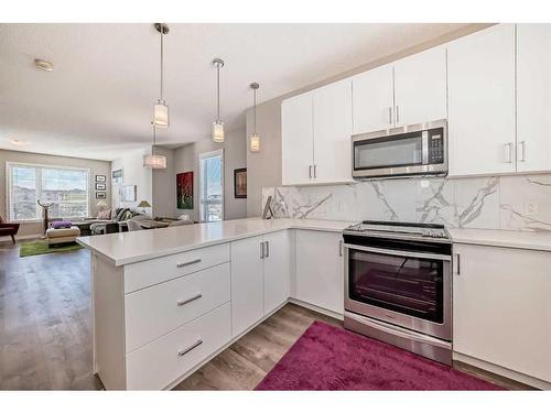 856 Belmont Drive Sw, Calgary, AB - Indoor Photo Showing Kitchen With Upgraded Kitchen