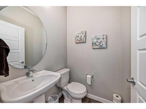 856 Belmont Drive Sw, Calgary, AB - Indoor Photo Showing Bathroom