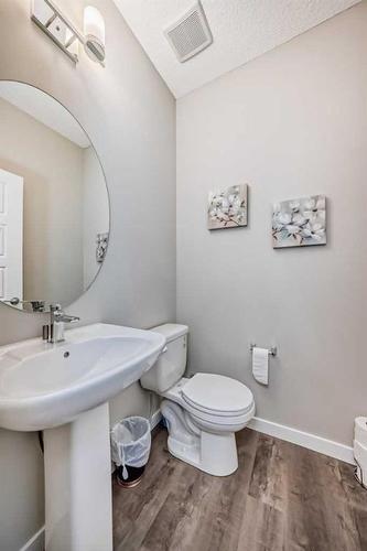 856 Belmont Drive Sw, Calgary, AB - Indoor Photo Showing Bathroom