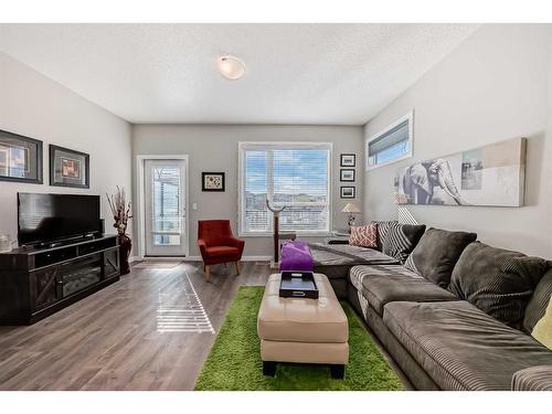 856 Belmont Drive Sw, Calgary, AB - Indoor Photo Showing Living Room