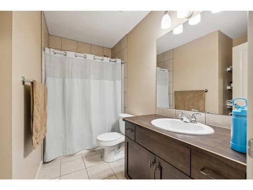 867 Auburn Bay Boulevard Se, Calgary, AB - Indoor Photo Showing Bathroom