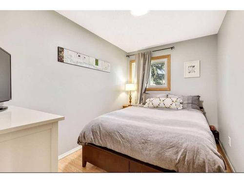 5431 Madigan Drive Ne, Calgary, AB - Indoor Photo Showing Bedroom