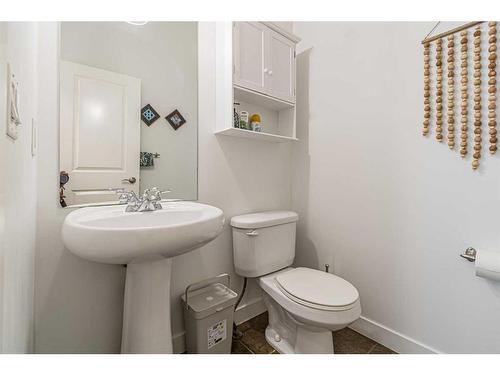 143 New Brighton Close Se, Calgary, AB - Indoor Photo Showing Bathroom