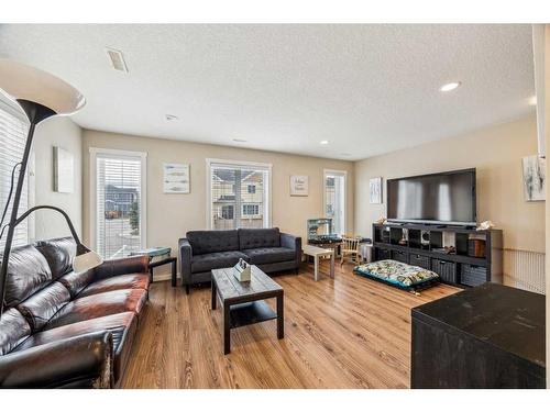 517-2400 Ravenswood View Se, Airdrie, AB - Indoor Photo Showing Living Room