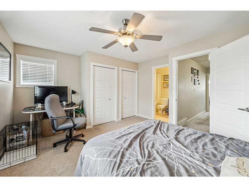 517-2400 Ravenswood View Se, Airdrie, AB - Indoor Photo Showing Bedroom