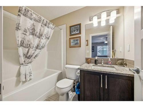 517-2400 Ravenswood View Se, Airdrie, AB - Indoor Photo Showing Bathroom