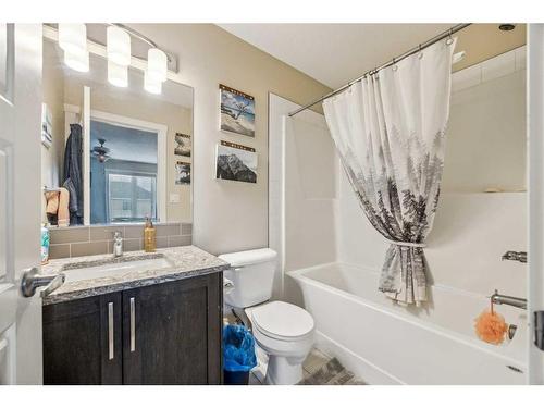 517-2400 Ravenswood View Se, Airdrie, AB - Indoor Photo Showing Bathroom