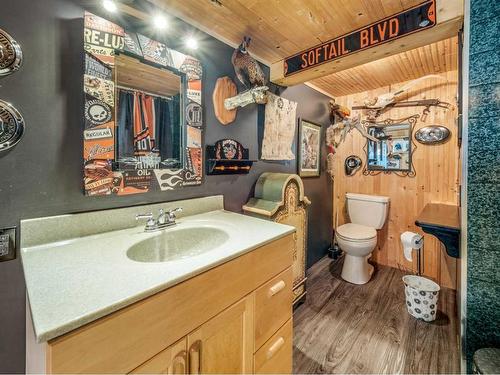 2602 4 Avenue South, Lethbridge, AB - Indoor Photo Showing Bathroom