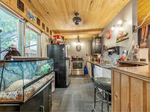 2602 4 Avenue South, Lethbridge, AB - Indoor Photo Showing Kitchen