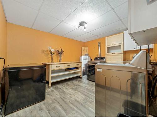 2602 4 Avenue South, Lethbridge, AB - Indoor Photo Showing Laundry Room