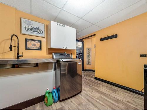 2602 4 Avenue South, Lethbridge, AB - Indoor Photo Showing Laundry Room