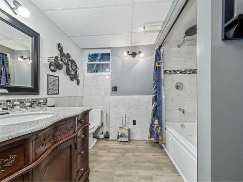 2602 4 Avenue South, Lethbridge, AB - Indoor Photo Showing Bathroom