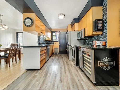 2602 4 Avenue South, Lethbridge, AB - Indoor Photo Showing Kitchen