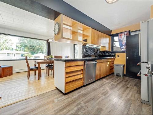 2602 4 Avenue South, Lethbridge, AB - Indoor Photo Showing Kitchen