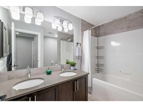 85 Legacy Manor Se, Calgary, AB - Indoor Photo Showing Bathroom