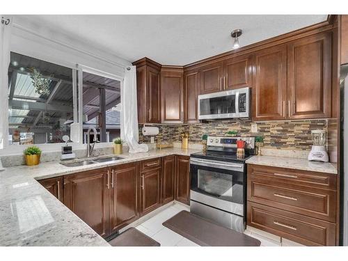 4911 Marlborough Drive Ne, Calgary, AB - Indoor Photo Showing Kitchen With Double Sink