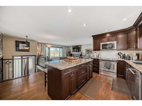 248 Nottingham Road Nw, Calgary, AB - Indoor Photo Showing Kitchen