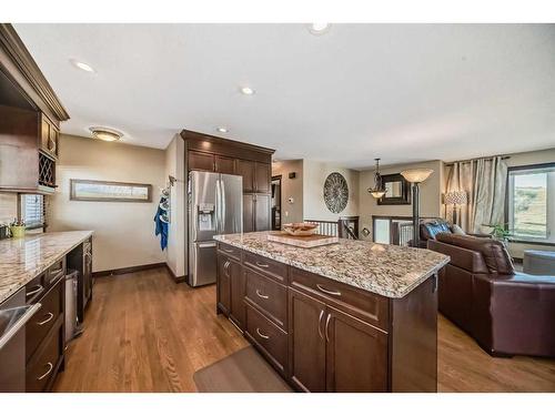 248 Nottingham Road Nw, Calgary, AB - Indoor Photo Showing Kitchen