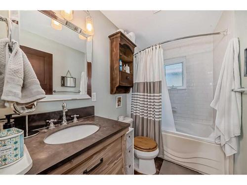 248 Nottingham Road Nw, Calgary, AB - Indoor Photo Showing Bathroom