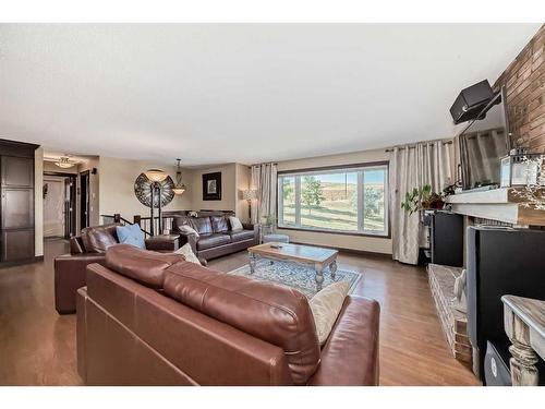 248 Nottingham Road Nw, Calgary, AB - Indoor Photo Showing Living Room