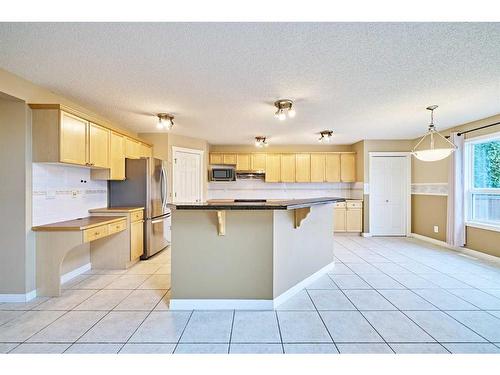 119 Cougar Ridge Drive Sw, Calgary, AB - Indoor Photo Showing Kitchen