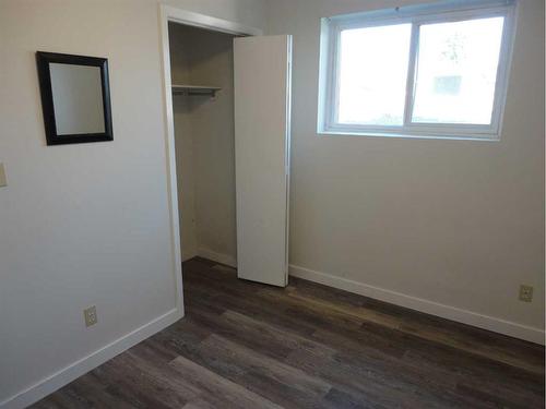 7832 Hunterquay Road Nw, Calgary, AB - Indoor Photo Showing Other Room