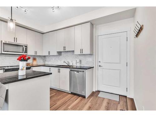 4305-15 Sage Meadows Landing Nw, Calgary, AB - Indoor Photo Showing Kitchen With Upgraded Kitchen