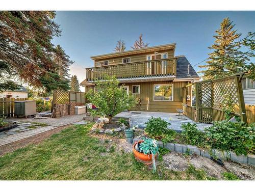 8639 47 Avenue Nw, Calgary, AB - Outdoor