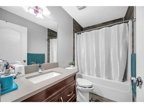 288 Saddlecrest Way Ne, Calgary, AB - Indoor Photo Showing Bathroom