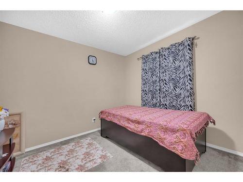 288 Saddlecrest Way Ne, Calgary, AB - Indoor Photo Showing Bedroom