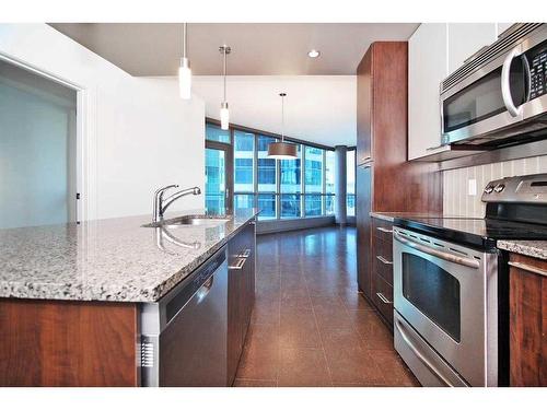 902-220 12 Avenue Se, Calgary, AB - Indoor Photo Showing Kitchen With Stainless Steel Kitchen With Upgraded Kitchen